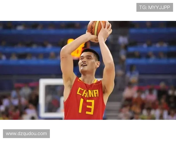 独自探访姚明的篮球人生与梦想之路，揭开巨人背后的故事与情感