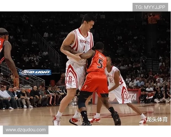 姚明必备招数揭秘：如何在篮球场上运用技巧与智慧取得胜利